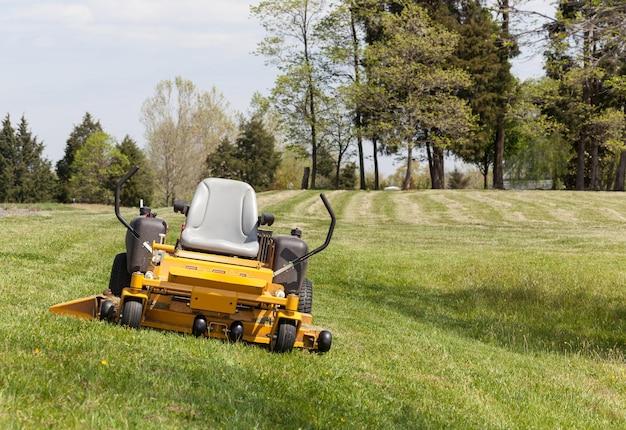 Who Makes The Dewalt Zero Turn Mower 